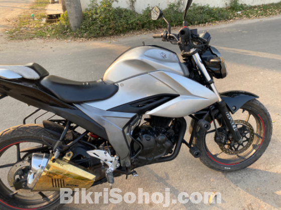 Suzuki gixxer